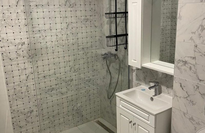 Alquiler de un espacioso apartamento amueblado de 2 habitaciones, 63 m², Constanța, Rumanía